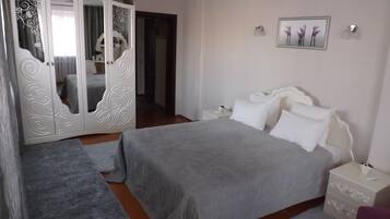 Suite | 1 bedroom, iron/ironing board, free WiFi, wheelchair access