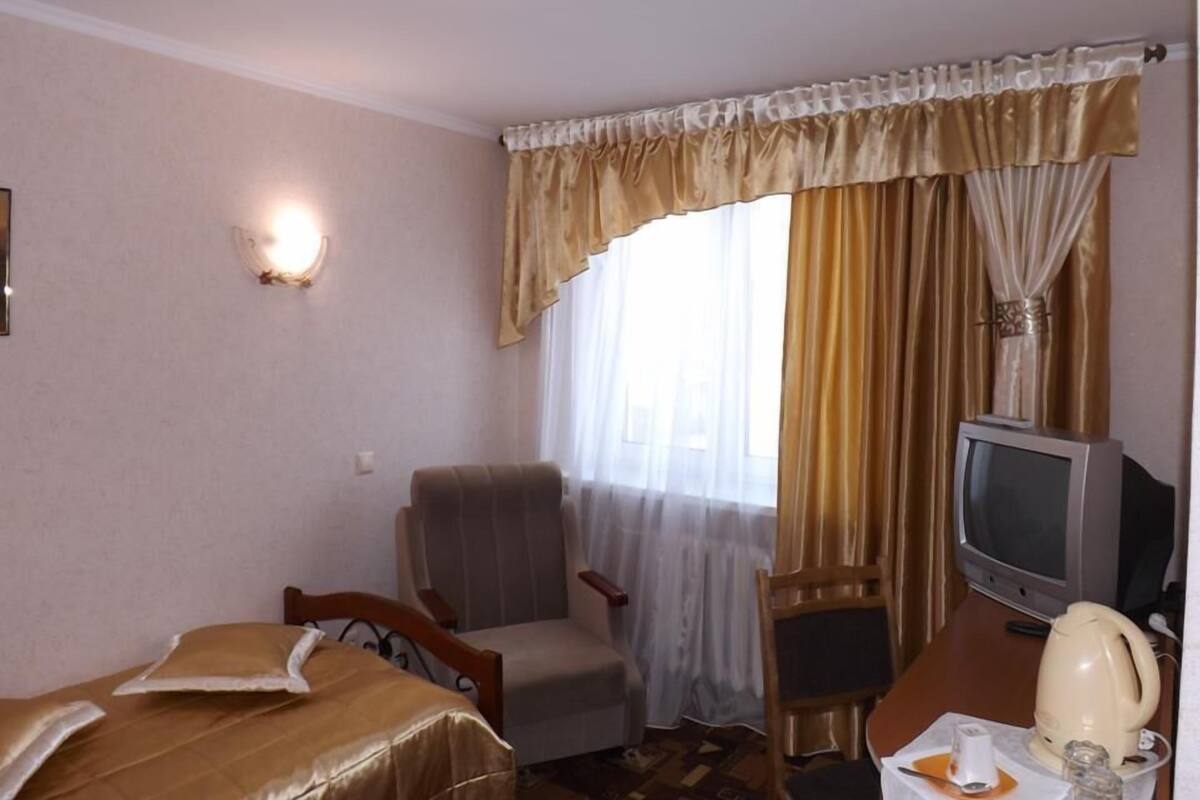 Standard Single Room | Iron/ironing board (on request), WiFi (free)