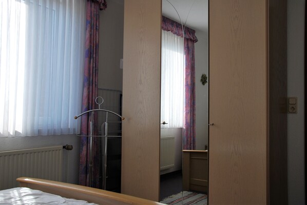 Apartment, 1 Schlafzimmer, Balkon | 1 Schlafzimmer, Bügeleisen/Bügelbrett, kostenloses WLAN, Bettwäsche