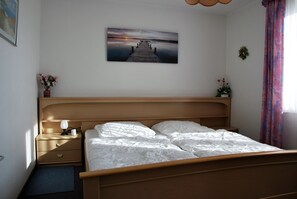 公寓, 1 间卧室, 阳台 | 1 多间卧室、熨斗/熨衣板、免费 WiFi、床单