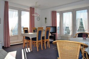 Apartment, 1 Schlafzimmer, Balkon | Wohnbereich | LED-Fernseher