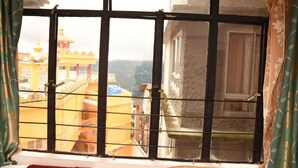 Deluxe Quadruple Room | Balcony view - Yalung Retreat (Gangtok)