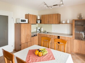 Apartamento, 1 habitación, balcón (Nr. 22) | Cocina privada | Frigorífico, microondas, placa de cocina y lavavajillas