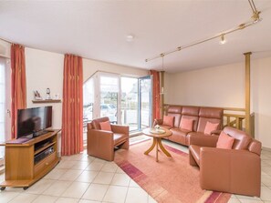 Apartment, 1 Schlafzimmer, Erdgeschoss (Nr. 11) | Wohnbereich | LED-Fernseher