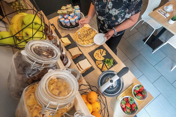 Daily buffet breakfast for a fee