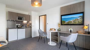 Apartment | Living area | Flat-screen TV