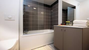 Shower, hair dryer, towels