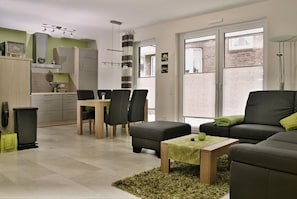 Lägenhet - 2 sovrum - terrass - trädgård | Vardagsrum | LED-tv