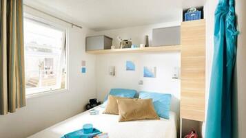 Mobile Home (Cigogne) | Individually decorated, individually furnished, blackout curtains