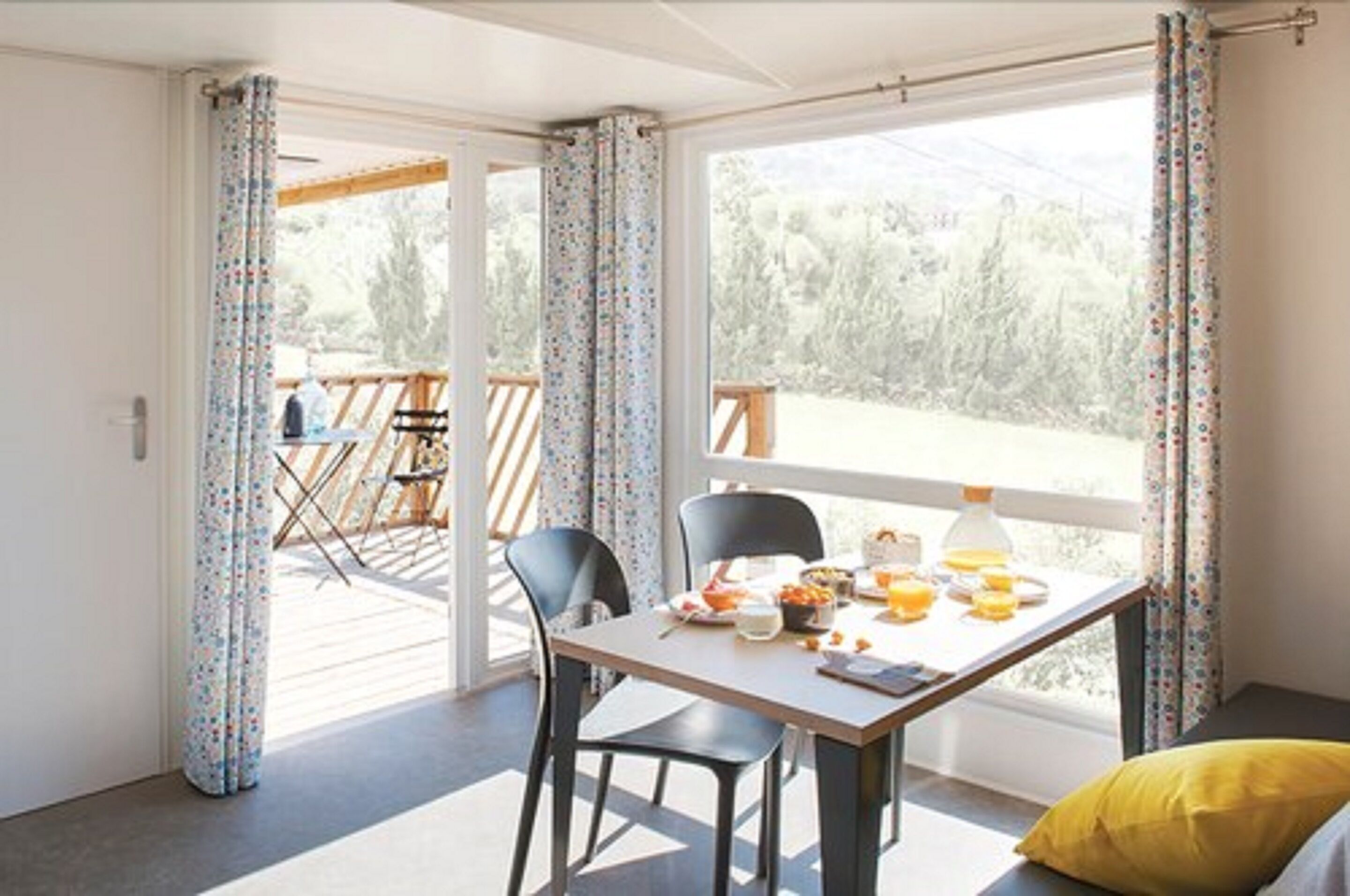 Stacaravan (Penfret) | Dineren in de kamer