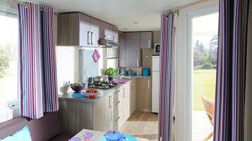 Mobile Home (Bananec) | Private kitchenette | Full-size fridge, microwave, stovetop, coffee/tea maker