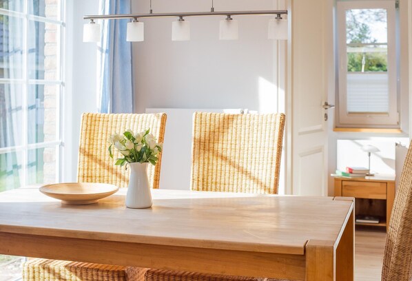 Dining - Holiday house in Süddorf on the Amrum island, island, national park, close to th (Süddorf)