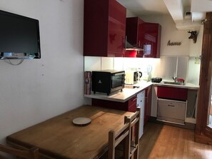 Fridge, microwave, dishwasher, coffee/tea maker