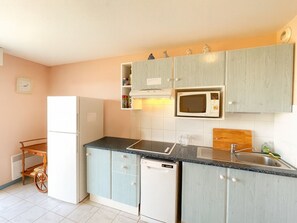 Frigorífic, microones, forn i placa de cuina 