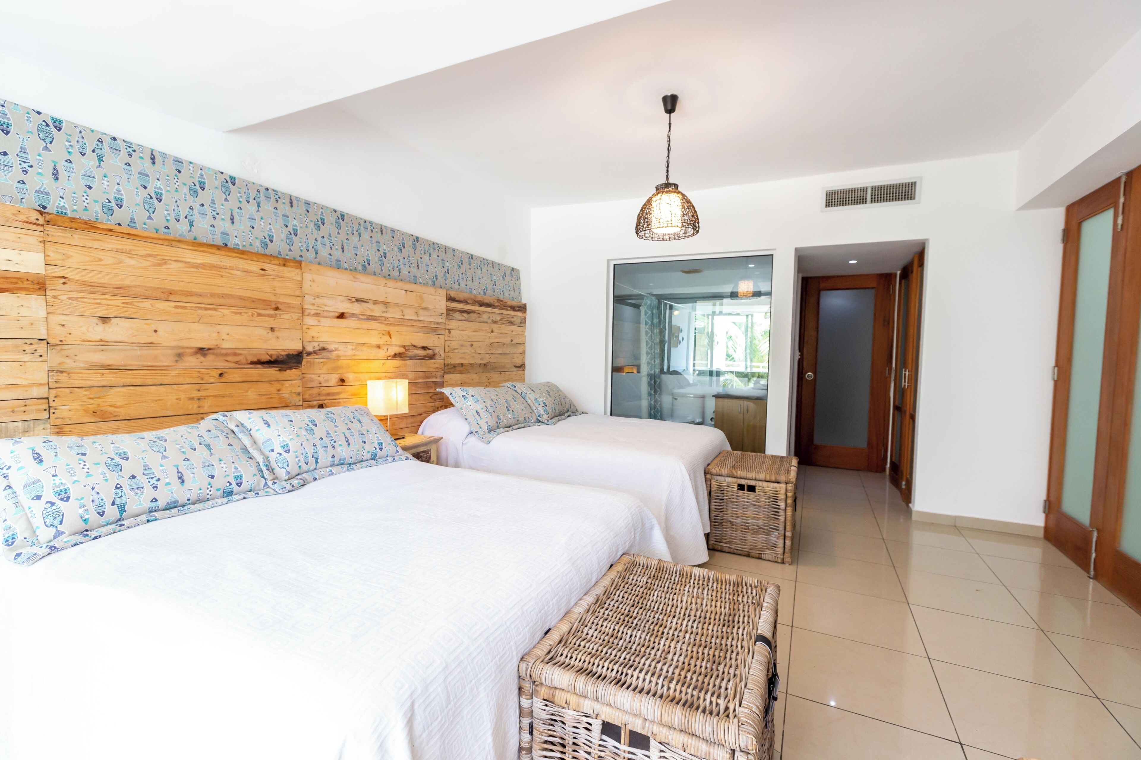 2 slaapkamers, een strijkplank/strijkijzer, gratis wifi, beddengoed