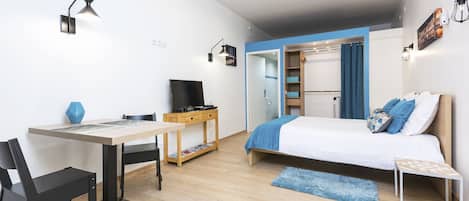 Free WiFi, bed sheets