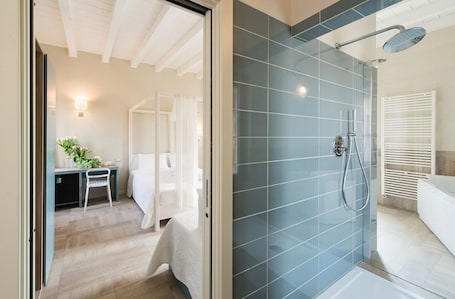 Romantic Suite, Hot Tub | Bathroom | Shower, rainfall showerhead, eco-friendly toiletries, bidet