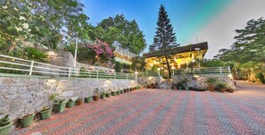 Front of property - Hari Niwas - A Boutique Garden Resort Mount Abu (Abu Road)