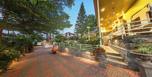 Free self-parking - Hari Niwas - A Boutique Garden Resort Mount Abu (Abu Road)