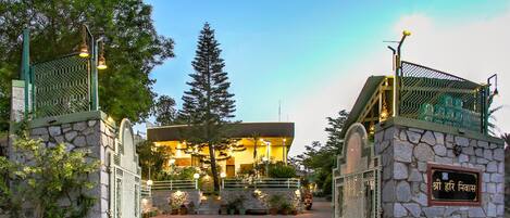 Façana frontal de l'allotjament