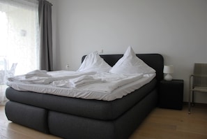 Apartment, 1 Bedroom, Balcony | 1 bedroom, soundproofing, free WiFi, bed sheets - Fewo Elbblick (Cuxhaven)