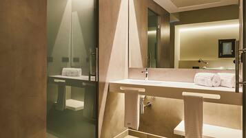 1 bedroom, premium bedding, down comforters, minibar