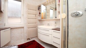 Unclassified image, 3 of 7, button - Private Apartment Fliederstraße (Laatzen)