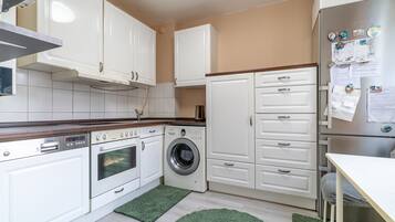 Fridge, microwave, stovetop, electric kettle