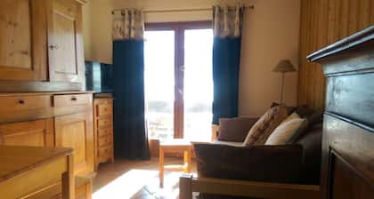 MERIBEL-MOTTARET Wohnung direkt an der Piste 1800m SĂŒdbalkon Bergblick