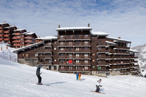 MERIBEL-MOTTARET Ski-to-door apartment 1800m south-facing balcony mountain view