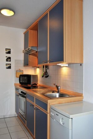 Apartment, 1 Bedroom, Balcony | Private kitchen | Fridge, microwave, oven, stovetop