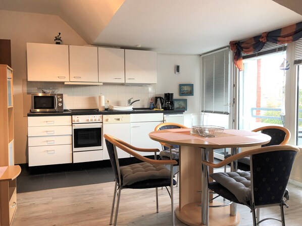 Apartment, 2 Bedrooms, Balcony (Nr. 14) | In-room dining