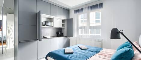 Superior Studio | Private kitchen | Mini-fridge, microwave, stovetop, electric kettle