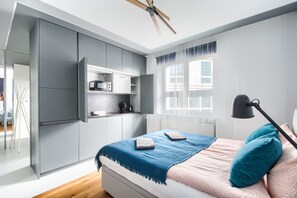 Superior Studio | Private kitchen | Mini-fridge, microwave, stovetop, electric kettle - Studio Twarda 14 (Warsaw)