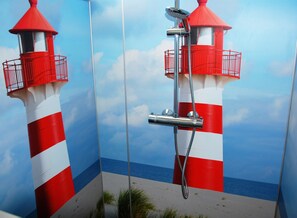 Apartment, 2 Bedrooms, Garden Area | Bathroom | Shower, hair dryer - Das Schwedenhaus Moin Moin (Cuxhaven)