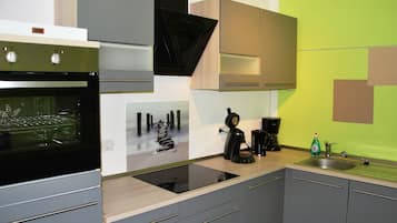 Apartment, 2 Bedrooms, Garden Area | Private kitchen | Full-sized fridge, microwave, oven, stovetop