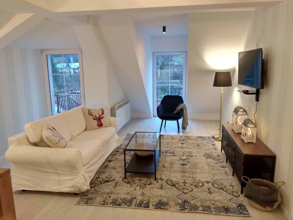 Apartment, Mountain View | Living area | Flat-screen TV