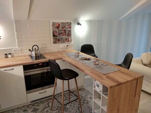 Apartment, Mountain View | Private kitchenette | Oven, stovetop, cookware/dishes/utensils - Apartament Beztroski (Ustrzyki Dolne)