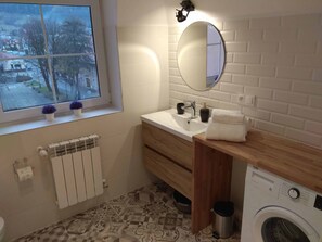 Apartment, Mountain View | Bathroom | Shower, hair dryer, towels, toilet paper