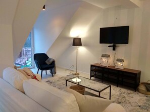 Apartment, Mountain View | Living area | Flat-screen TV