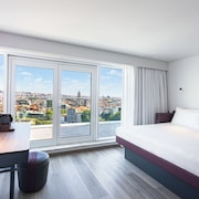 YOTEL Porto