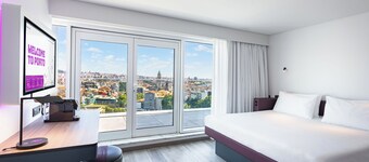 YOTEL Porto