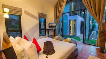 4 bedrooms, premium bedding, desk, laptop workspace