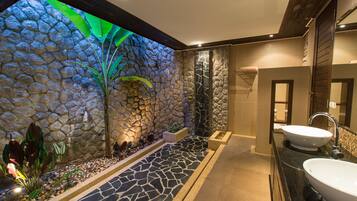 Villa, 4 Bedrooms, Non Smoking, Kitchen | Bathroom | Separate bathtub and shower, rainfall showerhead, hair dryer, bathrobes