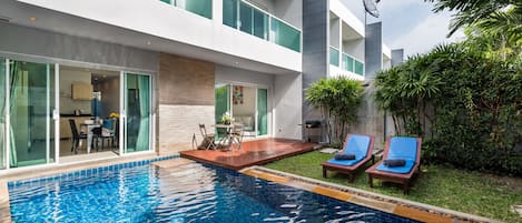 Private pool