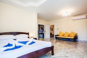 Villa, 4 Schlafzimmer, Nichtraucher, Küche | 4 Schlafzimmer, Schreibtisch, Verdunkelungsvorhänge