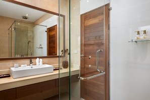 Villa, 3 Bedrooms, Non Smoking, Kitchen | Bathroom sink