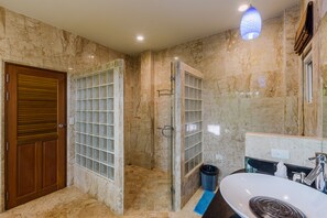 Villa, 2 habitaciones, para no fumadores, cocina | Baño | Regadera tipo lluvia, secadora de cabello, toallas, jabón 