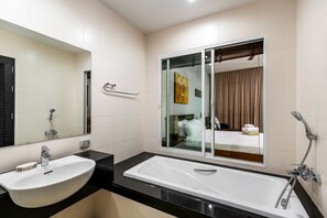 Villa, 2 Bedrooms, Non Smoking, Kitchen | Bathroom