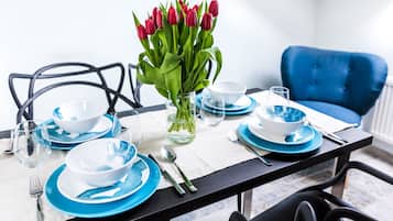 Apartament, 2 dormitoris | Zona de menjador de l'habitació